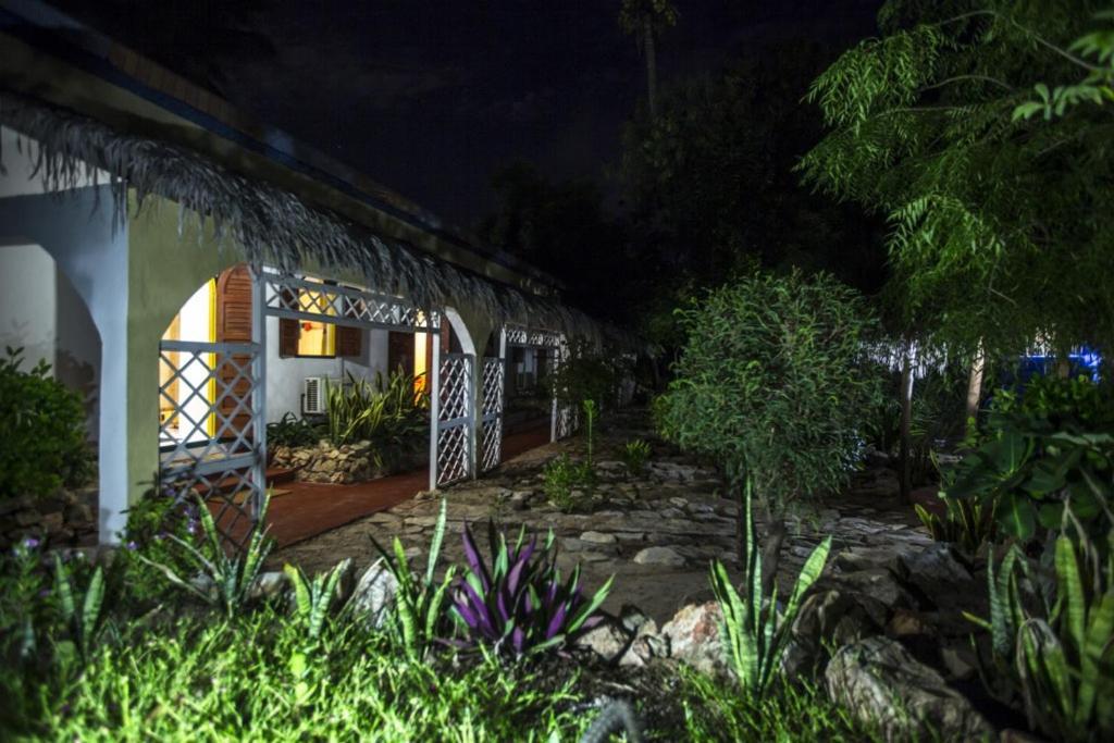 Chez Maggie Hotel & Restaurant Morondava Eksteriør billede